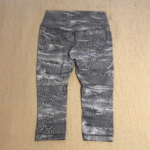 Lululemon Athletica Patterned Cropped Leggings - Picture 2 of 4